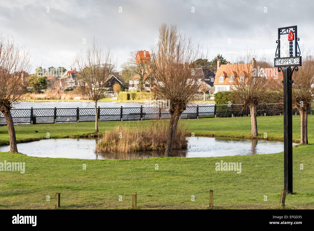 Thorpeness, Suffolk Inghilterra - Gite in barca il lago e la casa tra le nuvole Foto Stock