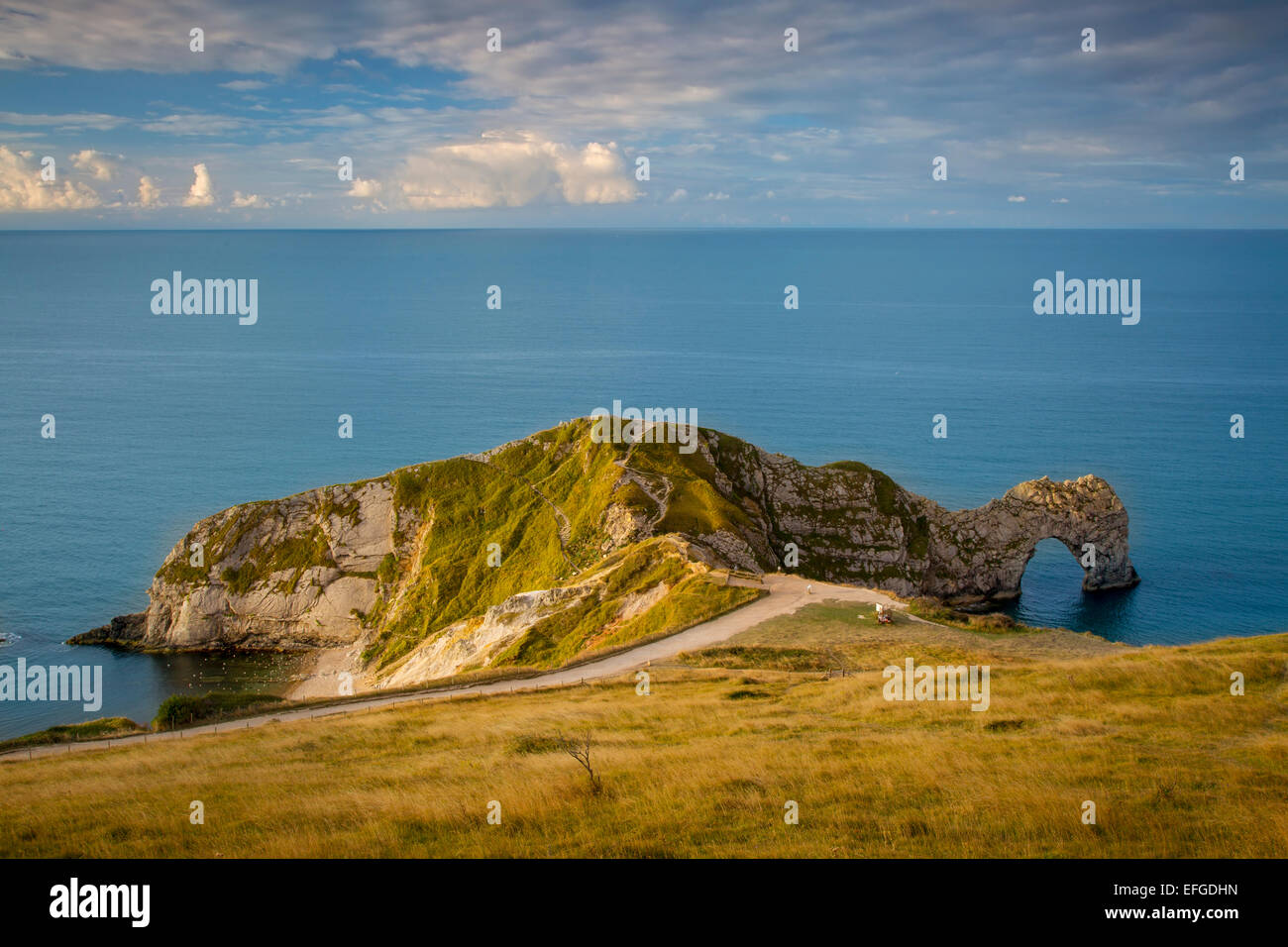 Sunrise over Durdle porta e la Jurassic Coast, Dorset, Inghilterra Foto Stock