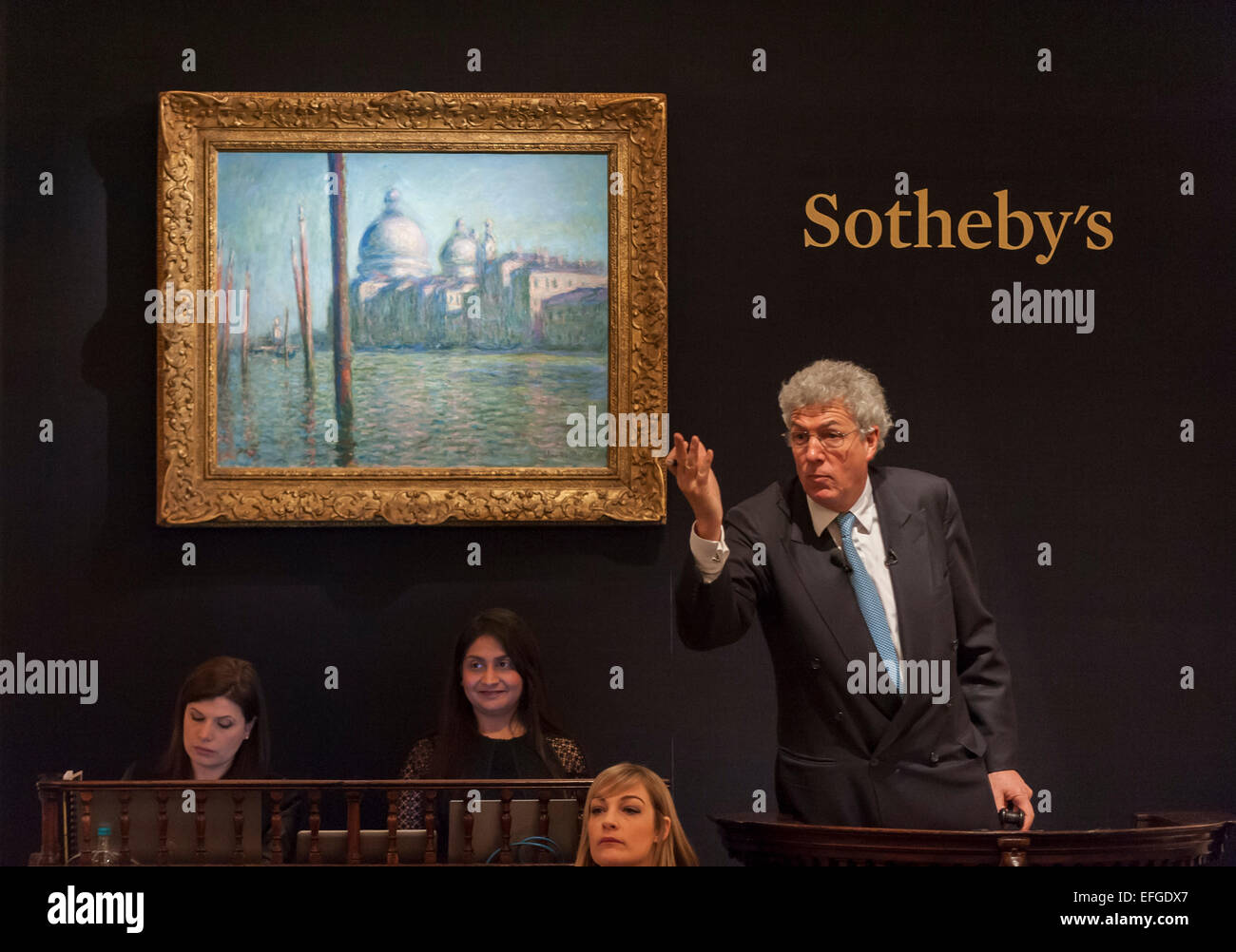 Londra, 3 febbraio 2015. Sotheby's impressionista Londra & Arte Moderna vendita la sera del 3 febbraio 2015 ha presentato una straordinaria selezione delle più belle e rare opere di grandi artisti del XIX e XX secolo. Il leader di vendita è stato un gruppo di dipinti del maestro indubbio dell impressionismo, Claude Monet. La star dello spettacolo è stato "Le Grand Canal', nella foto che ha venduto per £ 21 milioni (martello prezzo). Credito: Stephen Chung/Alamy Live News Foto Stock