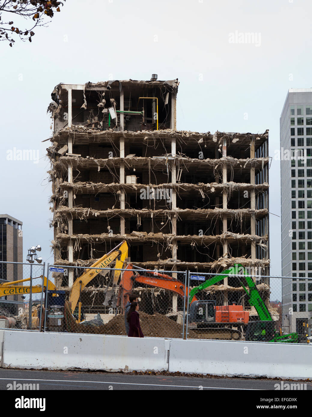 Urban alto edificio demolizione - Arlington, Virginia, Stati Uniti d'America Foto Stock