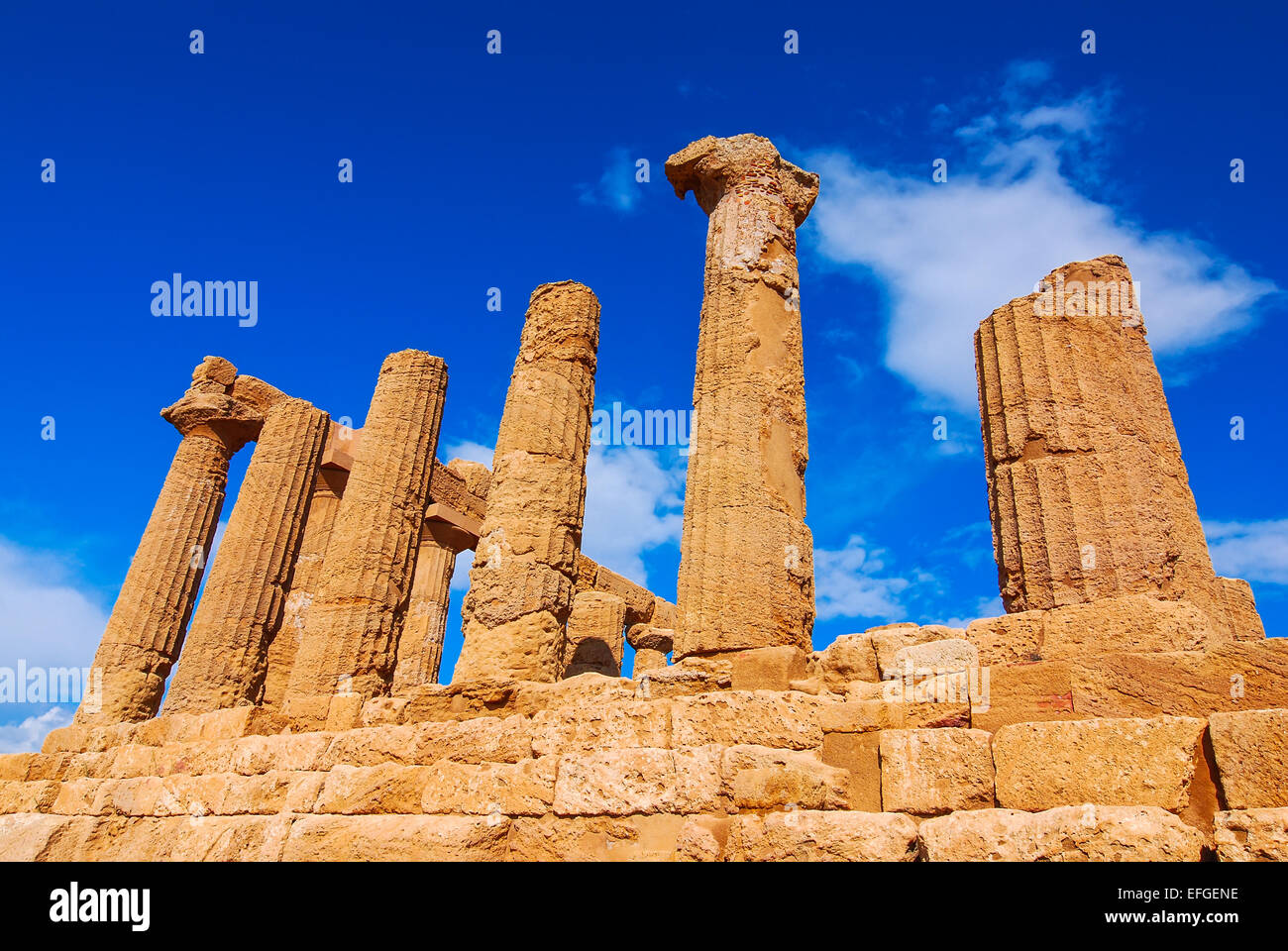 Sicilia. Tempio di Ercole, greco in stile dorico tempio della città antica di Akragas, si trova nella Valle dei Templi in Agrigent Foto Stock