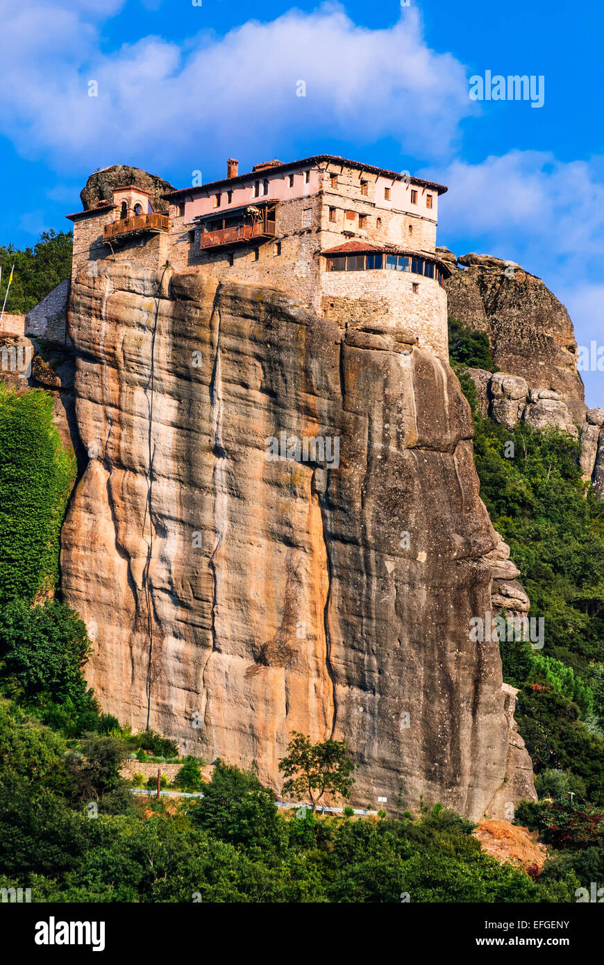 Meteora, Grecia. Il monastero fu fondato intorno al 1545 uno dei sei greco monasteri ortodossi complesso costruito in pietra arenaria naturale Foto Stock