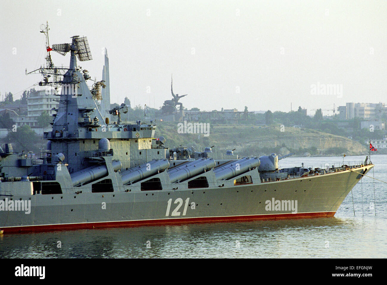Missile russo cruiser Moskva nutrite in Sebastopoli Foto Stock