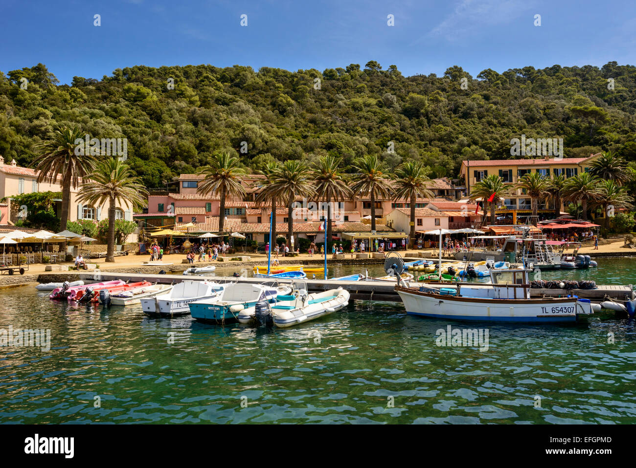 Vista del porto dell'isola di Port Cros, Var, PACA, Provence-Alpes-Côte d'Azur, in Francia Foto Stock