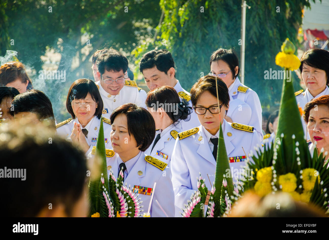 Sing Buri, Thailandia. 4 febbraio 2015. Burocrate non identificato di cantare Buri rispettando anima eroico popolo Bangrachan (difesa la nazione era 277 anni fa) all'Bangrachan Monumento degli Eroi, il 4 febbraio 2015 a cantare Buri, Thailandia. Credito: Chatchai Somwat/Alamy Live News Foto Stock