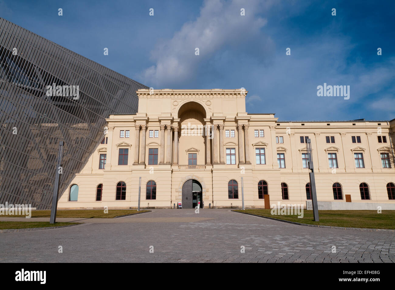 La parte anteriore della Bundeswehr Museo di Storia Militare di Dresda Foto Stock