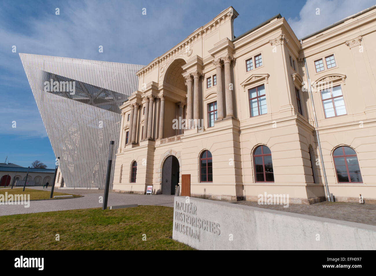 La parte anteriore della Bundeswehr Museo di Storia Militare di Dresda Foto Stock
