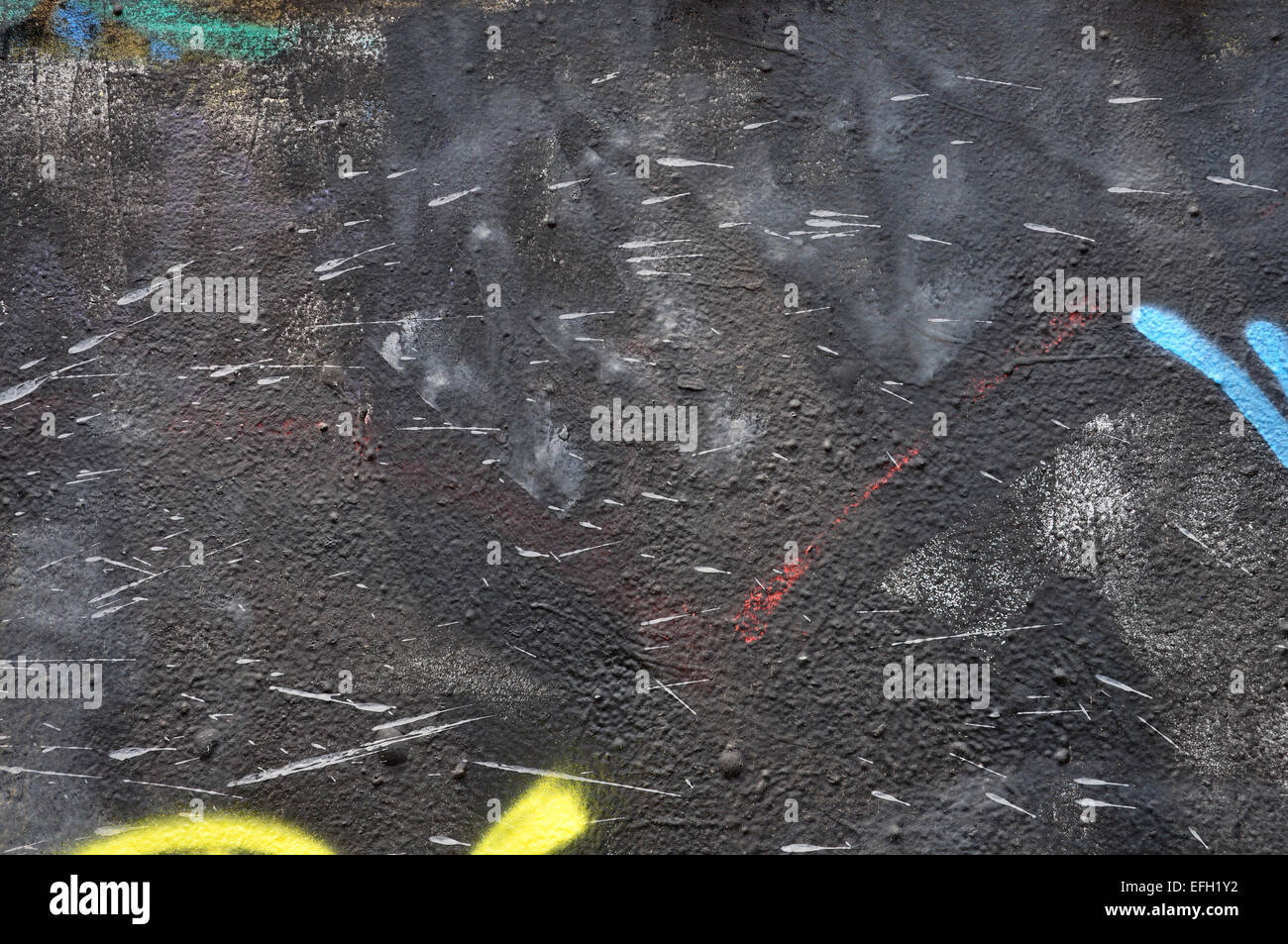 Sbavature di vernice nera parete abstract texture di sfondo. Foto Stock