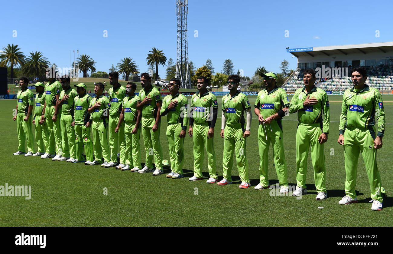 Napier, Nuova Zelanda. 03Feb, 2015. Il Pakistan team line up. ANZ una giornata internazionale della serie di Cricket. 2 Confronto tra la Nuova Zelanda i cappucci neri e il Pakistan a McLean Park di Napier, Nuova Zelanda. © Azione Sport Plus/Alamy Live News Foto Stock