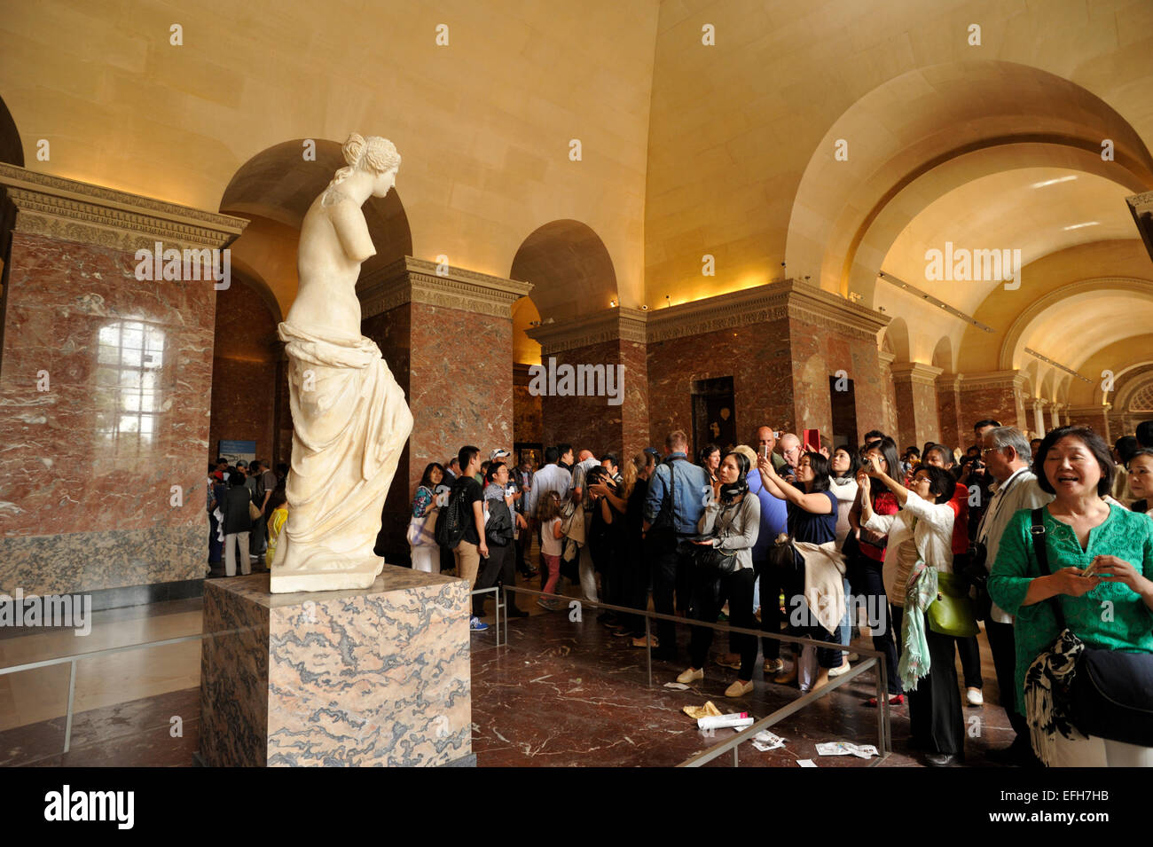 Parigi, il museo del Louvre, la Venere di Milo, turisti Foto Stock