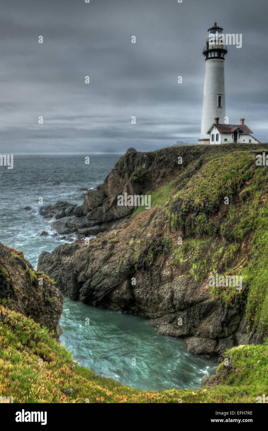 Pigeon Point Lighthouse durante una tempesta Foto Stock