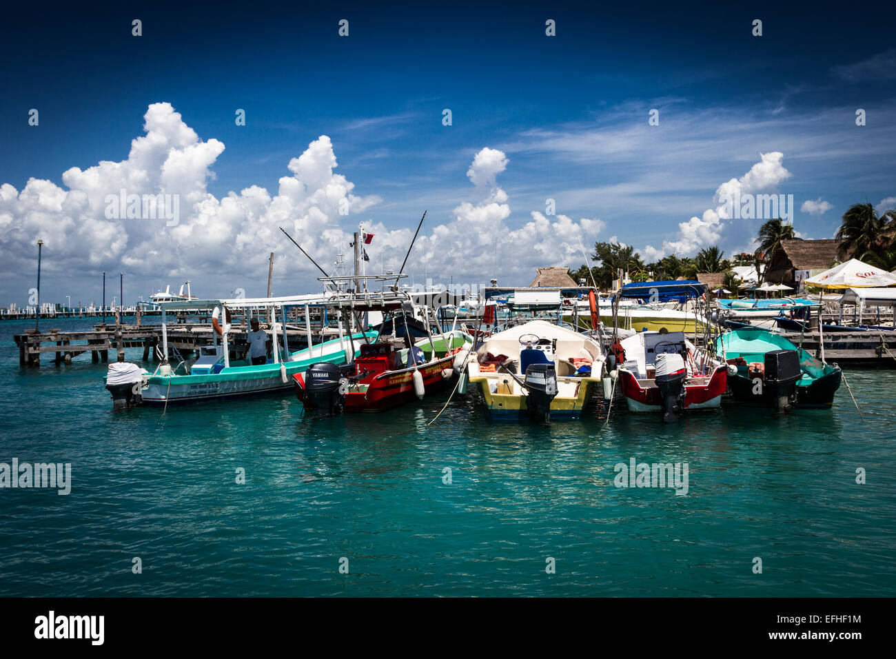 Un gruppo di pescatori barca al molo di cCncun, Isla Mujeres, Messico Foto Stock