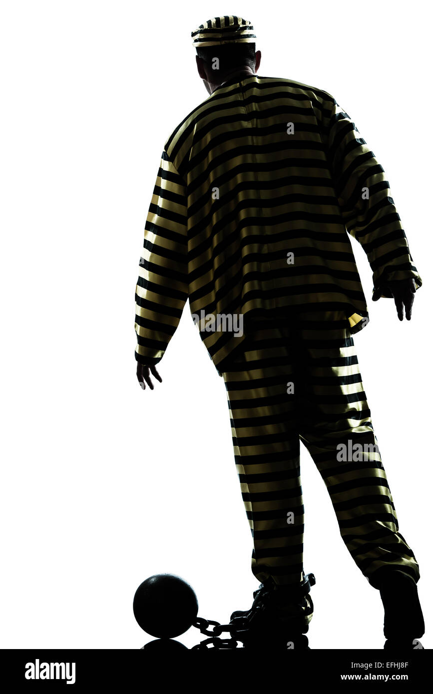 Un uomo caucasico prigioniero penale con sfera di catena in studio isolato su sfondo bianco Foto Stock