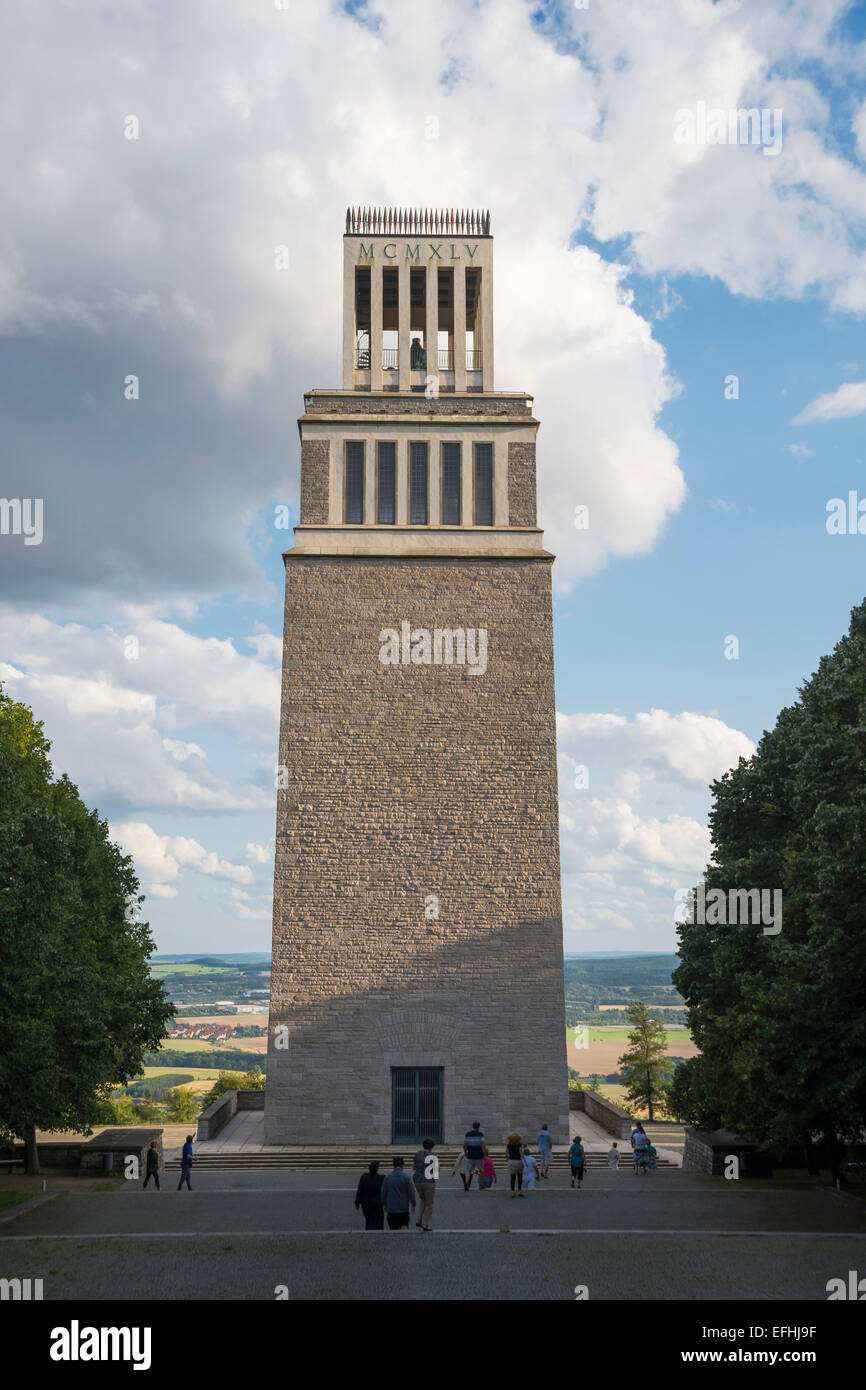 Torre campanaria di buchenwald memorial e mostra permanente e museo, ettersberg, vicino a Weimar, Germania, Europa Foto Stock