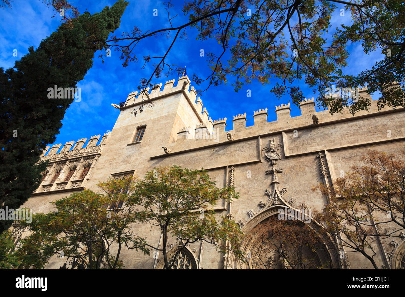 Per lo scambio della seta Lonja de la Seda esterno contro il cielo blu nella Plaza de Mercat a Valencia Foto Stock