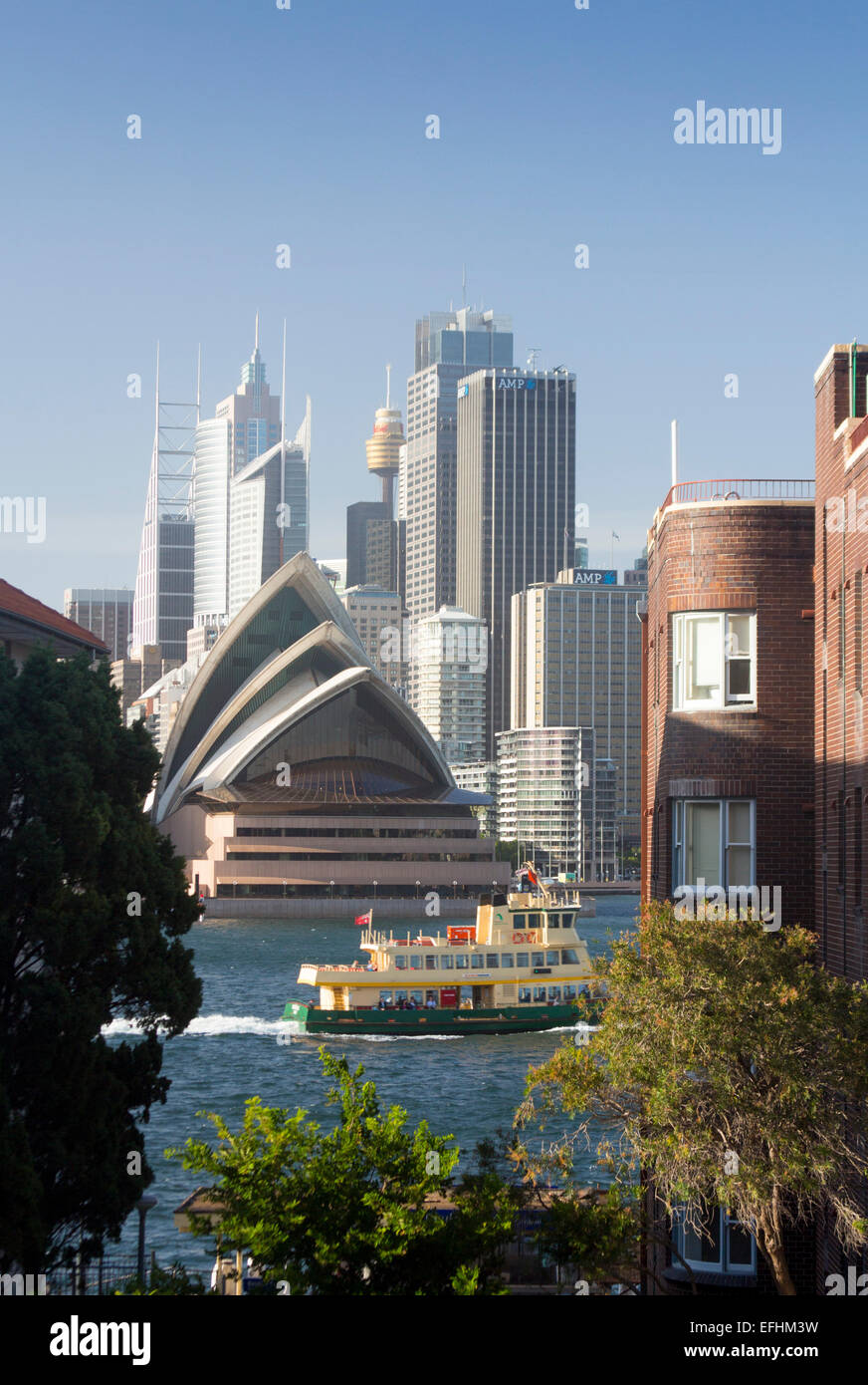 Ferry di Sydney visto da di Kirribilli passando Opera House in rotta di Circular Quay Sydney Harbour Port Jackson Sydney NSW Australia Foto Stock