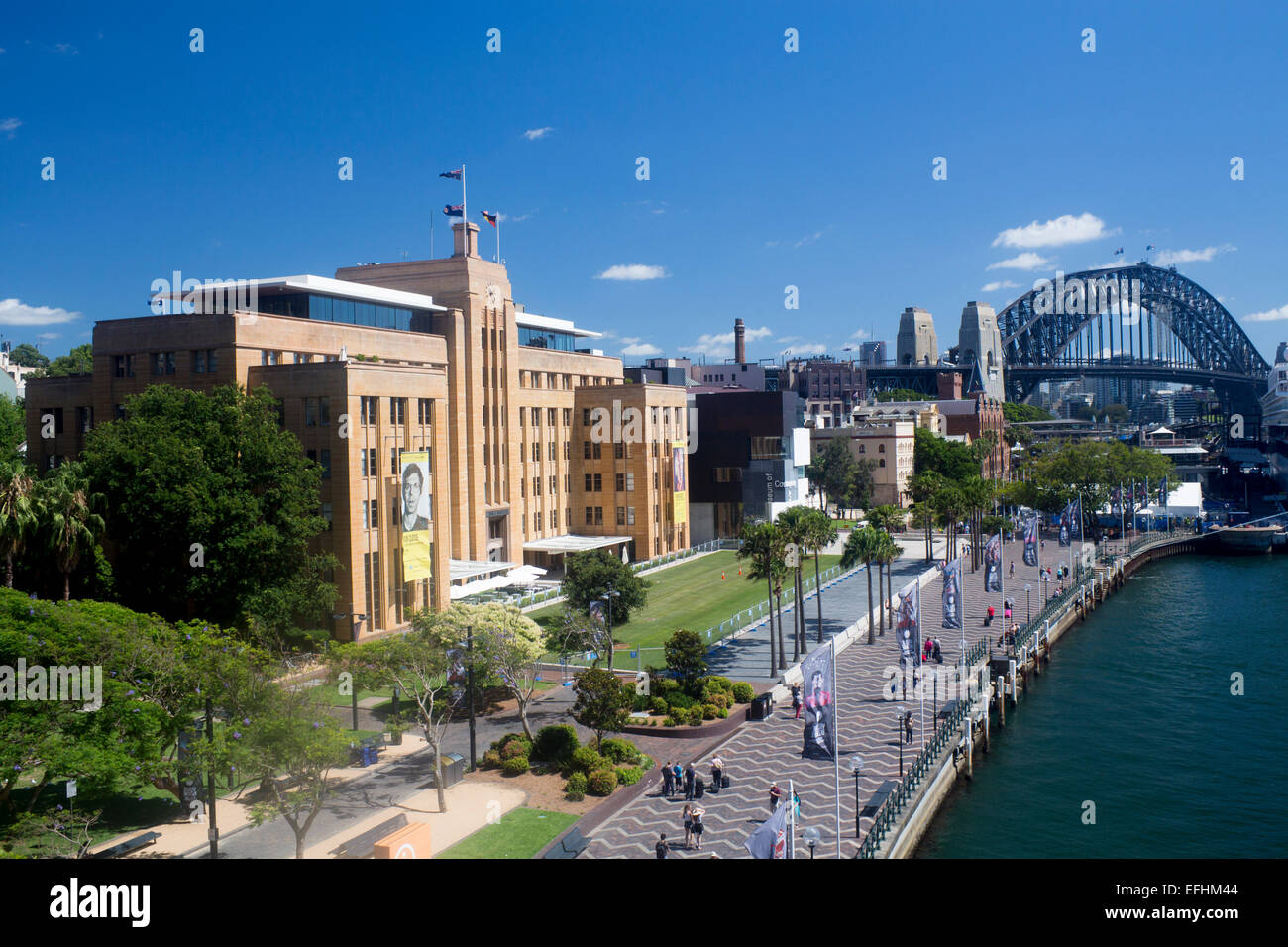 Museo di Arte Contemporanea di Circular Quay waterfront di Sydney e il Sydney Harbour Bridge Sydney Cove Sydney New South Wales NSW Australia Foto Stock