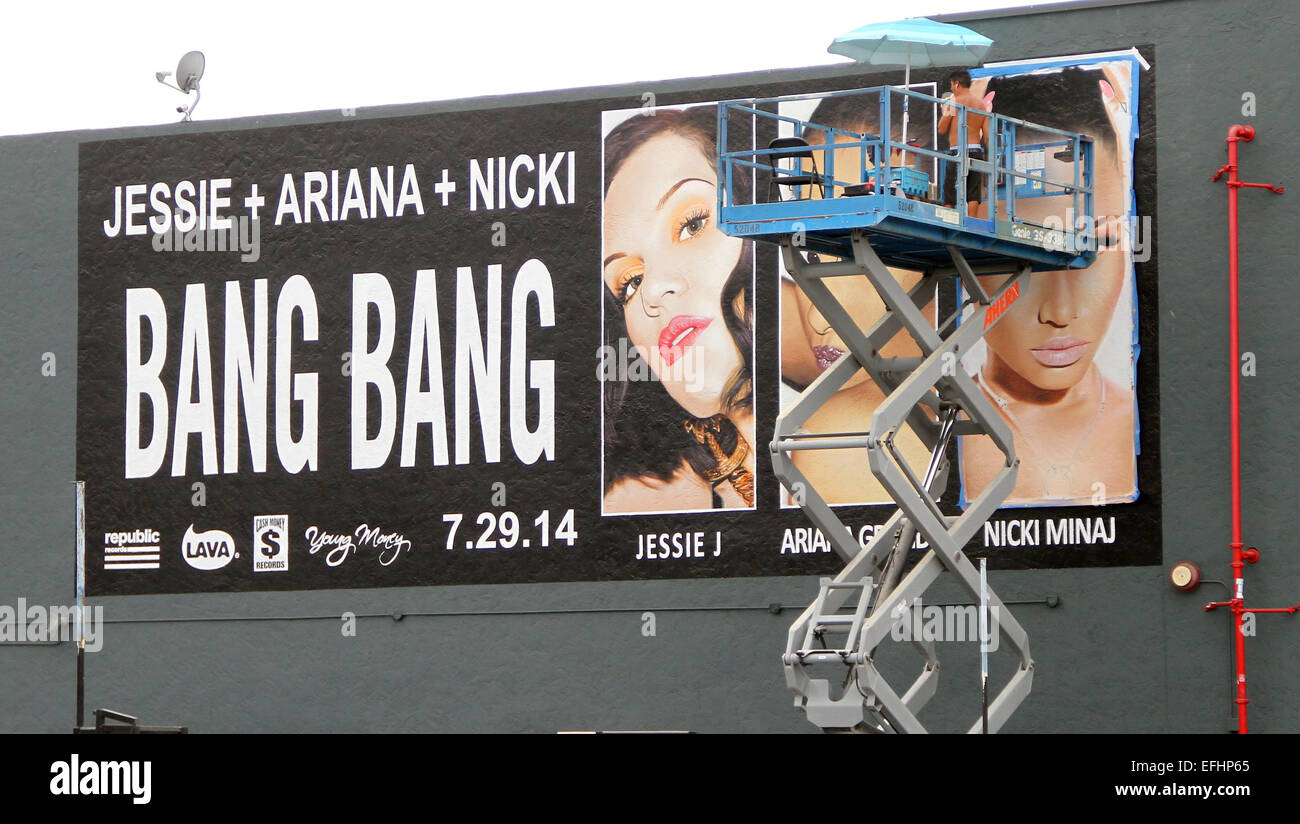 Un tabellone è messo fino a Hollywood la promozione di Jessie J, Ariana Grande e Nicki Minaj è di nuovo via Bang Bang' dotate di: atmosfera dove: Hollywood, California, Stati Uniti quando: 02 Ago 2014 Foto Stock