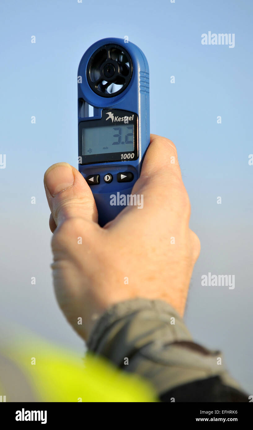 Strumento per misurare la velocità del vento Foto stock - Alamy
