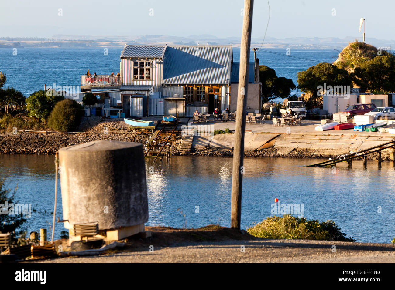 Fleurs Place, noto ristorante di pesce con ferro corrugato architettura, Moeraki, Otago, Isola del Sud, Nuova Zelanda Foto Stock