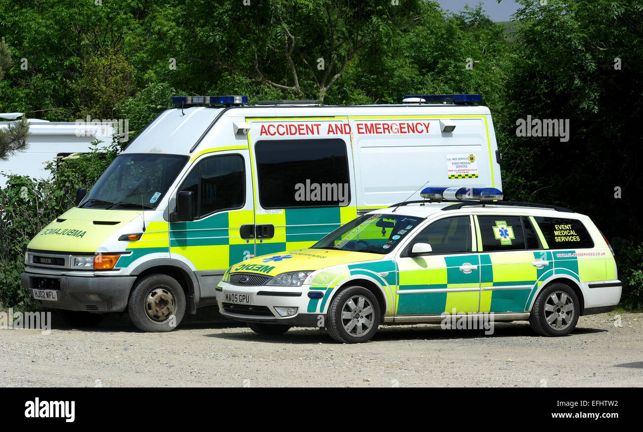 Ambulanza e personale paramedico auto, REGNO UNITO Foto Stock
