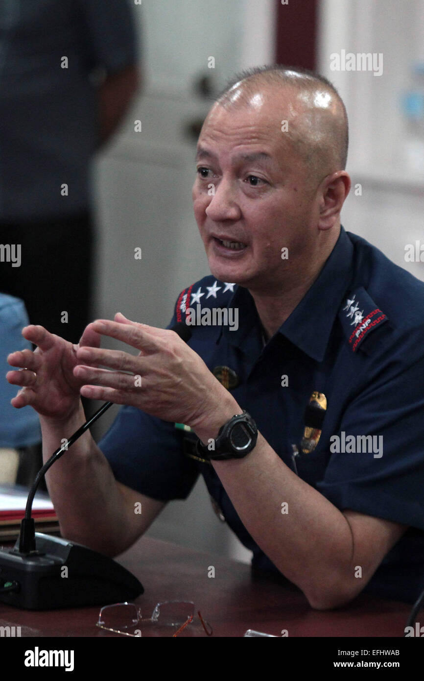 Quezon City, Filippine. 5 febbraio, 2015. Vice Direttore Generale Leonardo Espina, la recitazione Philippine National Police (PNP) Capo parla durante la PNP Conferenza di comando all'interno del Camp Crame in Quezon City, Filippine, Febbraio 5, 2015. La leadership della PNP ha ammesso il mercoledì che la polizia è in "grave crisi" dopo che egli è stato accantonato durante il sanguinoso incontro tra le forze del governo e Moro nella provincia di Maguindanao lo scorso 25 gennaio. © Rouelle Umali/Xinhua/Alamy Live News Foto Stock