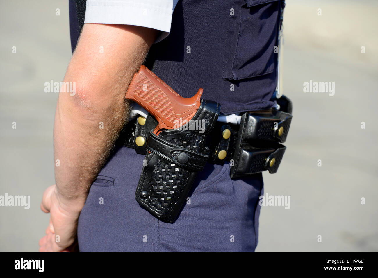 Cadet con pistola di formazione presso il Royal Canadian polizia montata Depot, RCMP training academy di Regina, Saskatchewan, Canada Foto Stock