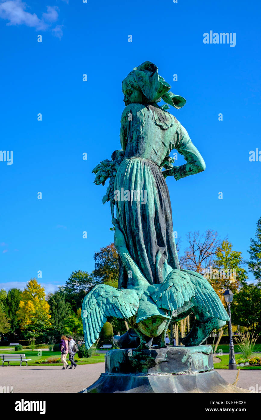 Gänseliesel Elizabeth goose girl statua, Parc de l'Orangerie, Aranciera park, Strasburgo, Alsazia, Francia, Europa Foto Stock