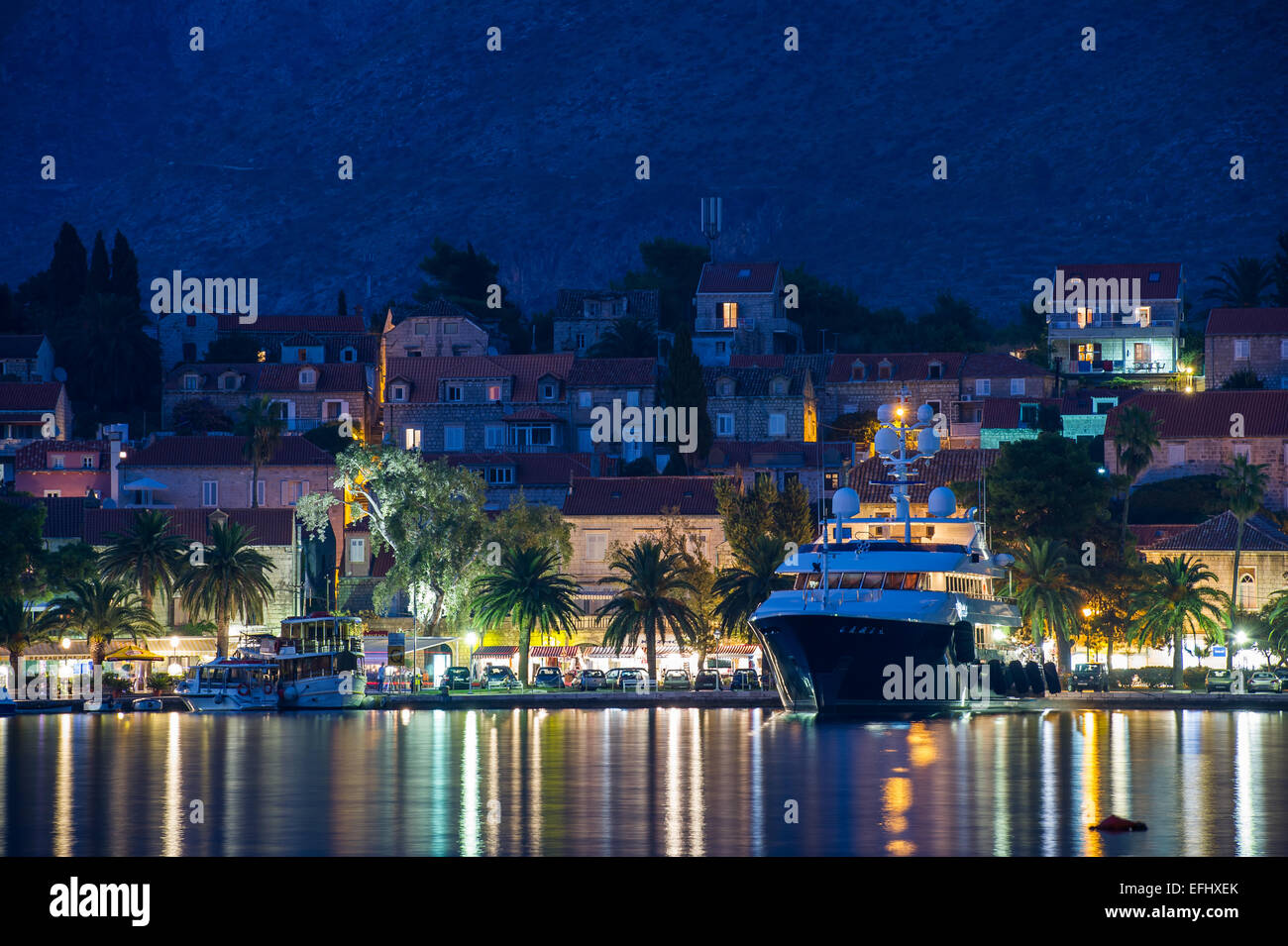 Cavtat di notte, mare adriatico Foto Stock