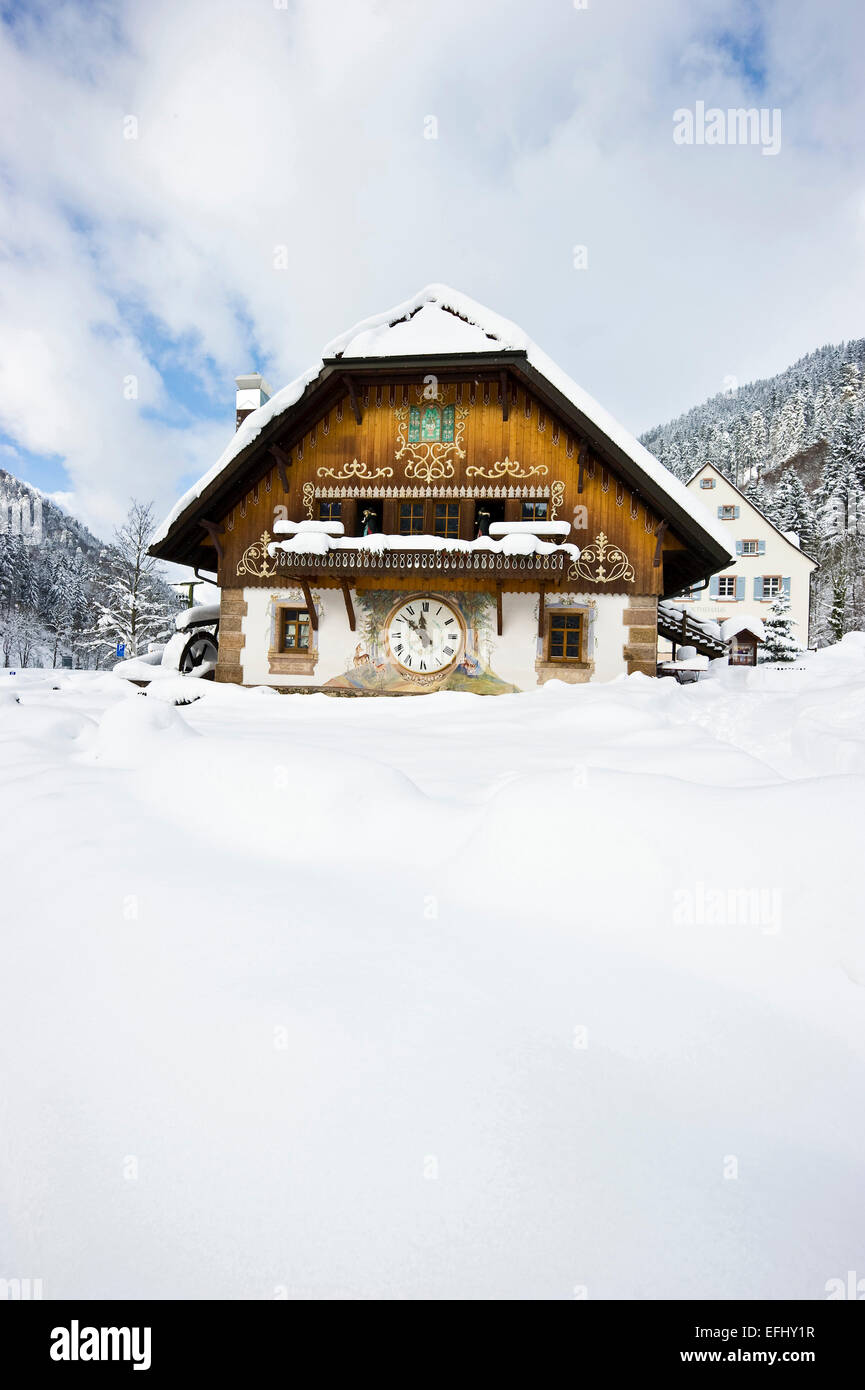 Grande Orologio a cucù, Hofgut Sternen, Ravenna Gorge, nei pressi di Freiburg im Breisgau, Foresta Nera, Baden-Wuerttemberg, Germania Foto Stock