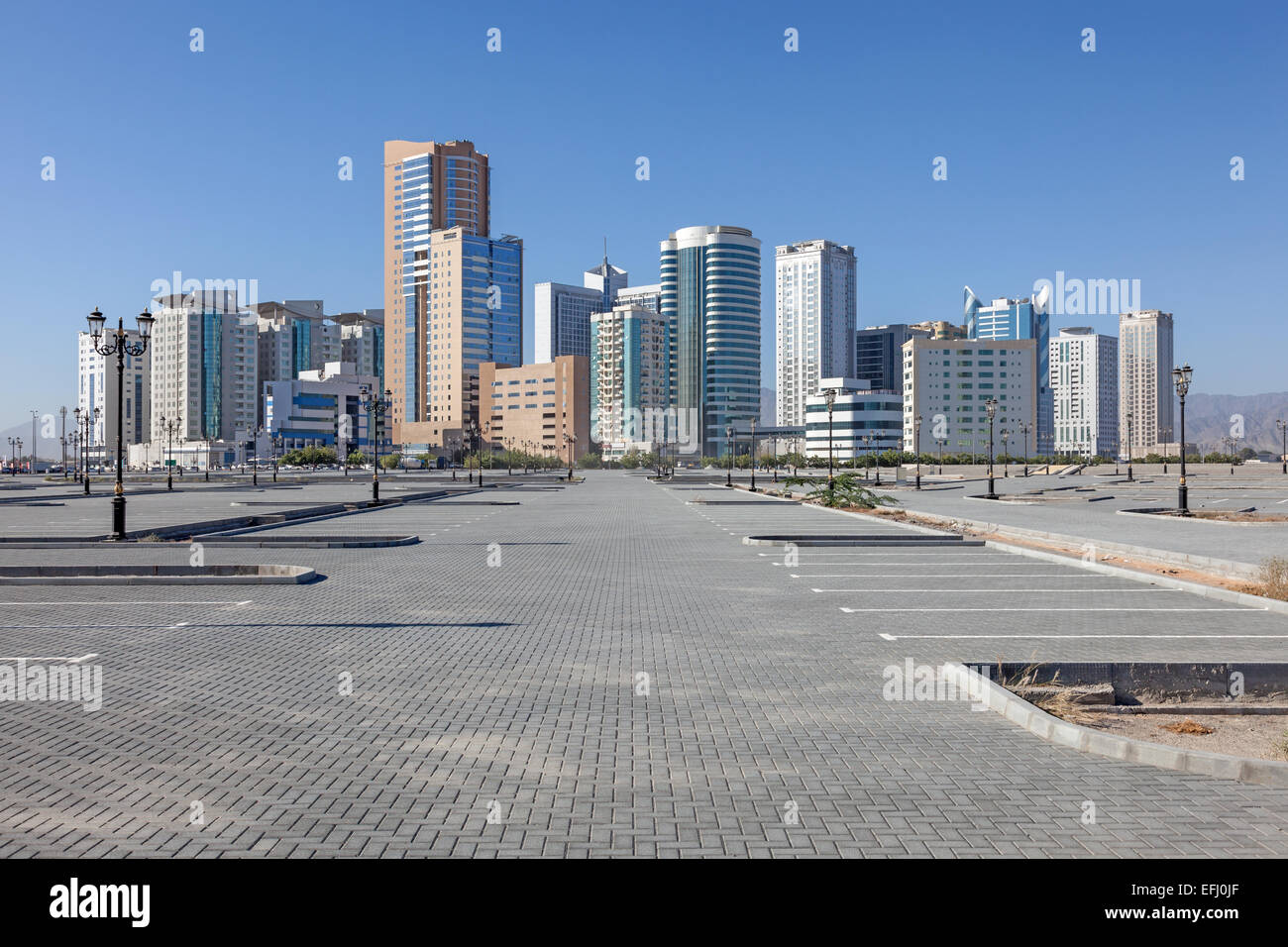 Edifici nella città di Fujairah, Emirati Arabi Uniti Foto Stock