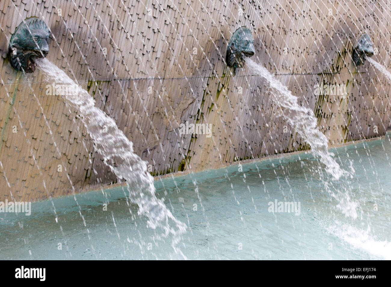 Leone di Bronzo fontana statua in London Inghilterra England Foto Stock