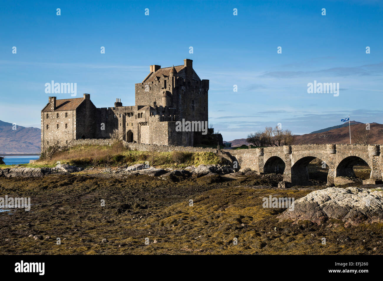 Eilean Donan Castle e Loch Duich, altopiani, Scozia Foto Stock