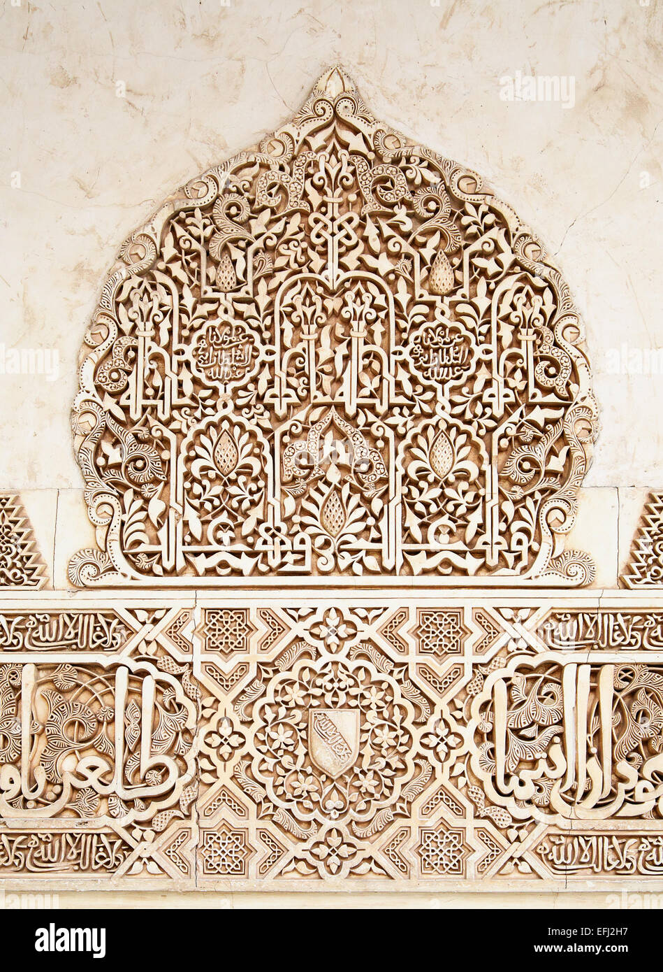 Arabesque nell'Alhambra di Granada (XIV secolo) Foto Stock