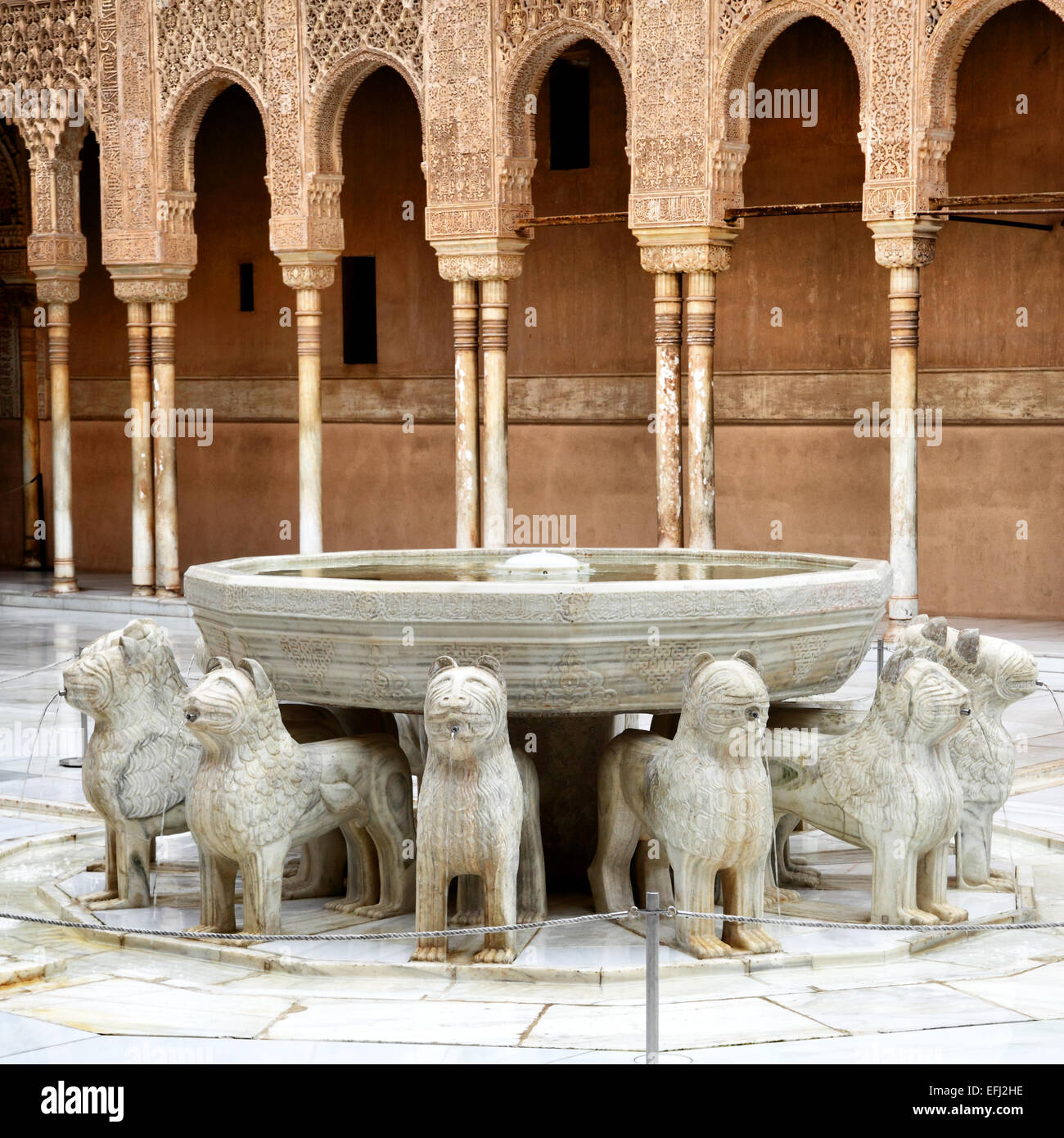 La fontana dei leoni nel Alhambra Foto Stock