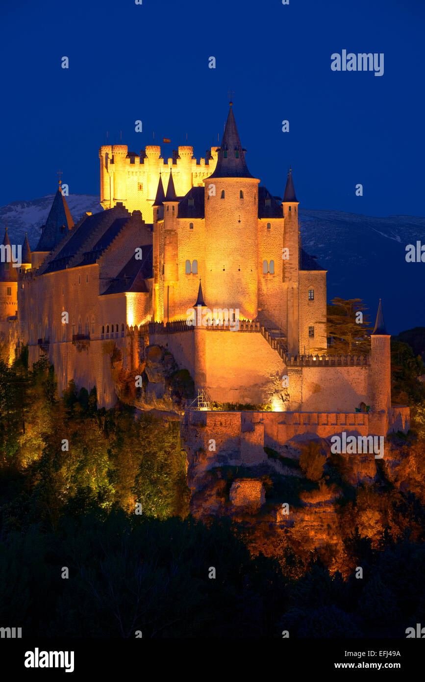 Alcazar al crepuscolo, Segovia, Castiglia-Leon, Spagna. Foto Stock