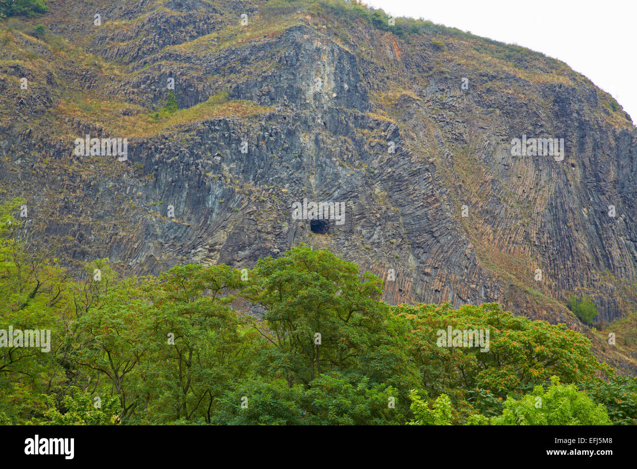 Erpeler Ley, basalto rocce vicino Erpel, Reno, Renania-Palatinato, Germania, Europa Foto Stock