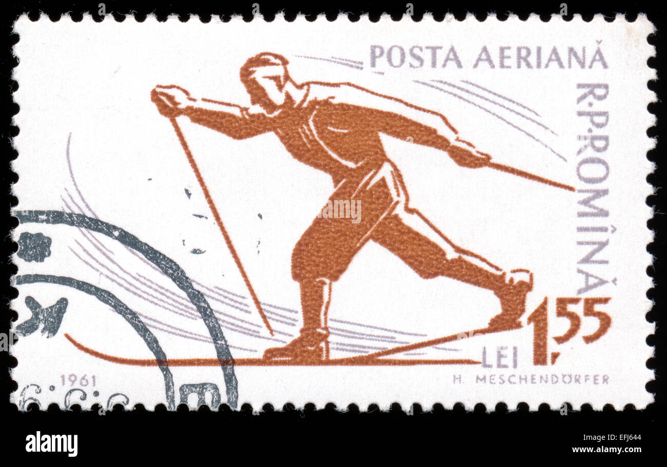 ROMANIA - circa 1961: un timbro stampato in Romania dal 'Cinquantesimo anniversario Romanian di sport invernali " problema mostra Cross-Country Foto Stock