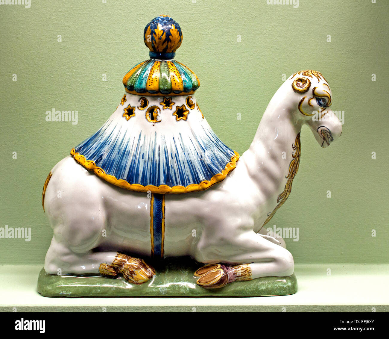 Faenza - Ceramica Charles François Hannong 1669 - 1739 ( originariamente olandese potters Family ) Paul Anthony divenne il capo della fabbrica nel 1732 Musée des Arts Décoratifs (Museo di Arte Decorativa) Strasburgo Francia Foto Stock