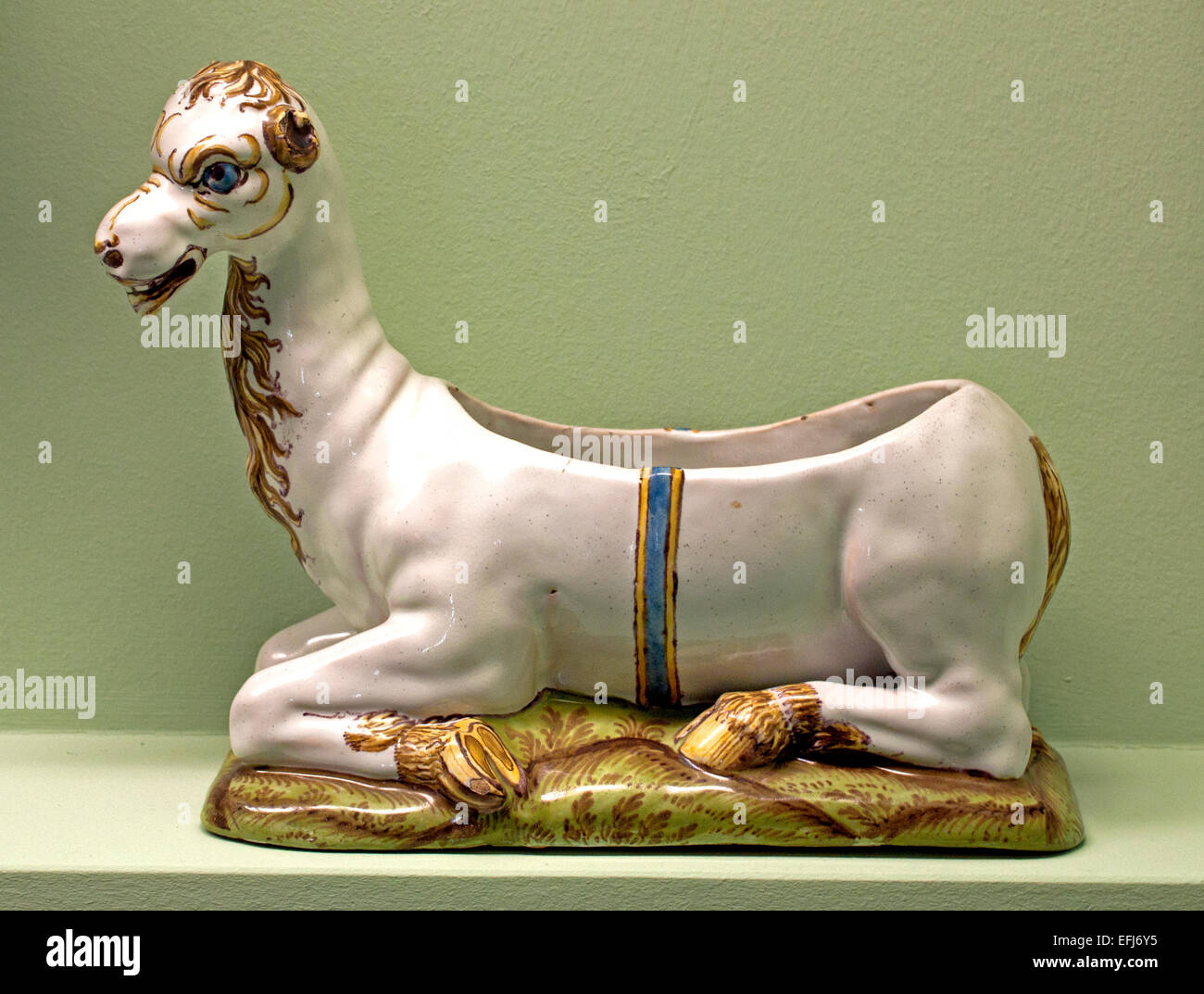 Faenza - Ceramica Charles François Hannong 1669 - 1739 ( originariamente olandese potters Family ) Paul Anthony divenne il capo della fabbrica nel 1732 Musée des Arts Décoratifs (Museo di Arte Decorativa) Strasburgo Francia Foto Stock