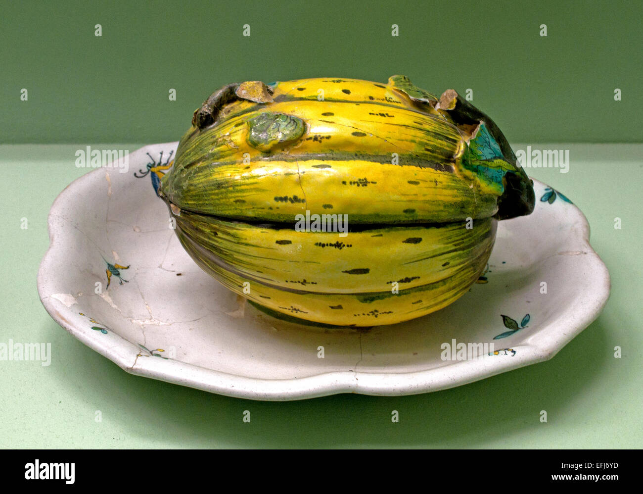 Faenza - Ceramica Charles François Hannong 1669 - 1739 ( originariamente olandese potters Family ) Paul Anthony divenne il capo della fabbrica nel 1732 Musée des Arts Décoratifs (Museo di Arte Decorativa) Strasburgo Francia Foto Stock