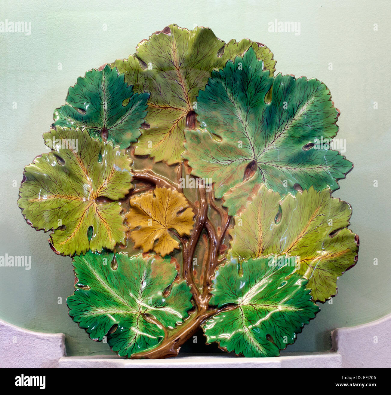 Faenza - Ceramica Charles François Hannong 1669 - 1739 ( originariamente olandese potters Family ) Paul Anthony divenne il capo della fabbrica nel 1732 Musée des Arts Décoratifs (Museo di Arte Decorativa) Strasburgo Francia Foto Stock