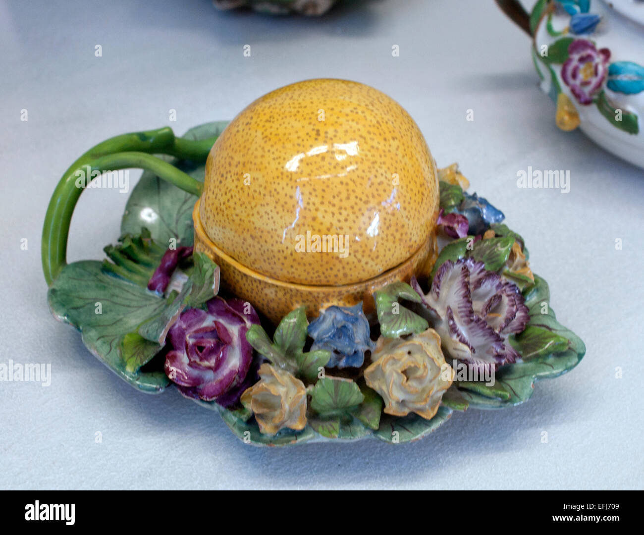 Faenza - Ceramica Charles François Hannong 1669 - 1739 ( originariamente olandese potters Family ) Paul Anthony divenne il capo della fabbrica nel 1732 Musée des Arts Décoratifs (Museo di Arte Decorativa) Strasburgo Francia Foto Stock