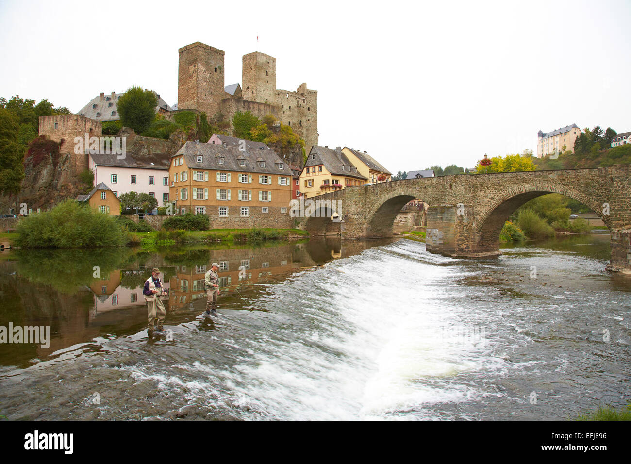 Il castello di Runkel e arco in pietra bridge, Runkel, Westerwald, Taunus, Hesse, Germania, Europa Foto Stock
