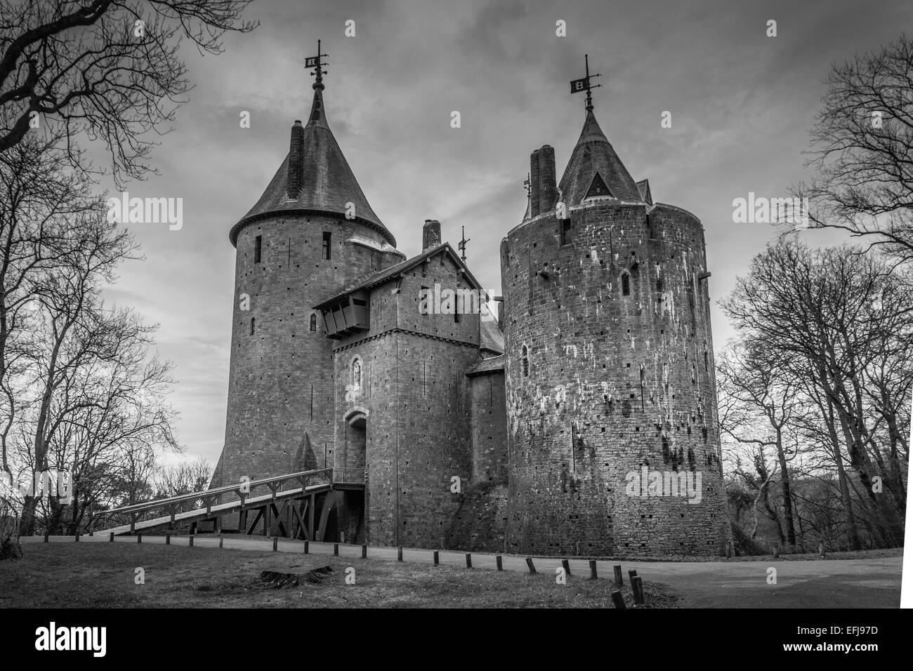 Castell Coch (gallese per il Castello Rosso) è situato nel villaggio di Tongwynlais, vicino a Cardiff. Foto Stock