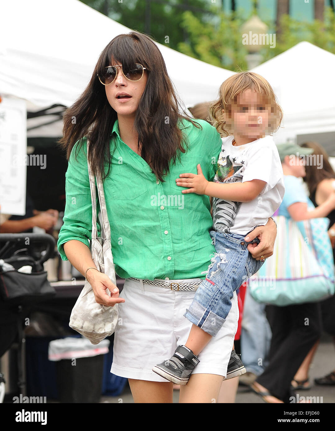 Selma Blair e suo figlio Arthur al mercato degli agricoltori in Los Angeles con: Selma Blair,Arthur Saint Bleick dove: Los Angeles, California, Stati Uniti quando: 03 Ago 2014 Foto Stock