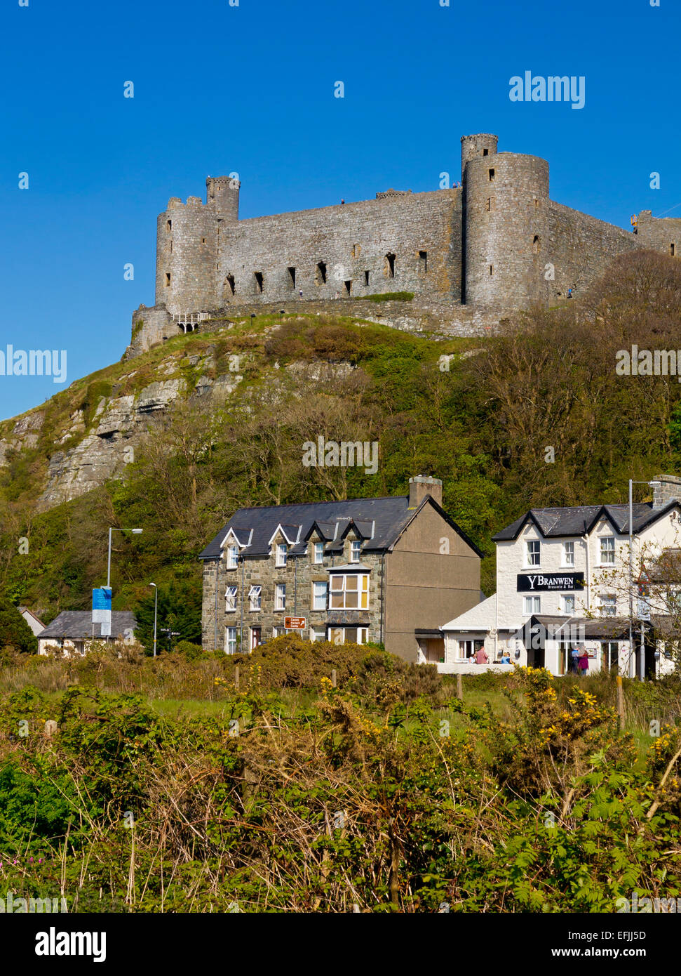 Harlech Castle in Gwynedd Snowdonia North Wales UK una fortificazione medievale costruita da Edward 1 nel 1289 adesso sito del Patrimonio Mondiale Foto Stock