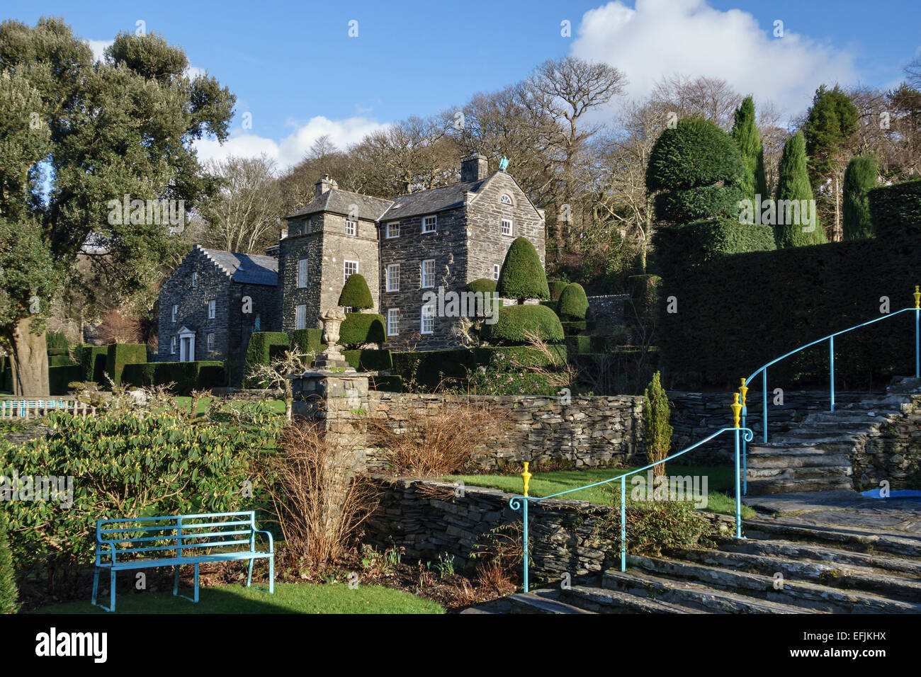 Plas Brondanw, Galles, Regno Unito. I giardini all'italiana formali nella casa di Clough Williams-Ellis, architetto della vicina Portmeirion Foto Stock