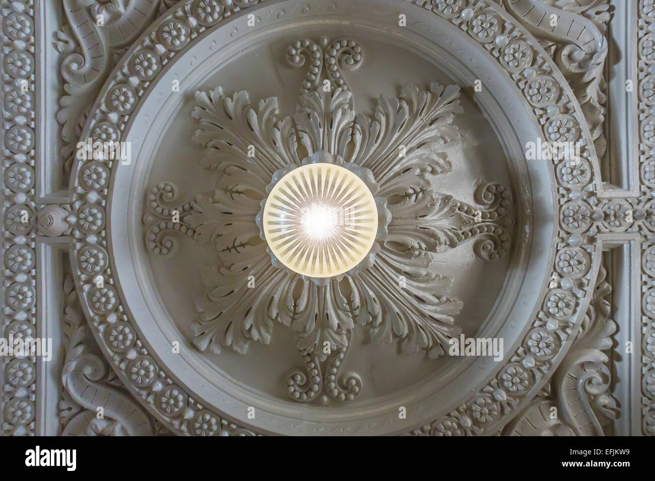 Restaurato ed elegante soffitto in gesso dettaglio in King Street Station è servita da treni Amtrak, Seattle, Washington, Stati Uniti d'America Foto Stock