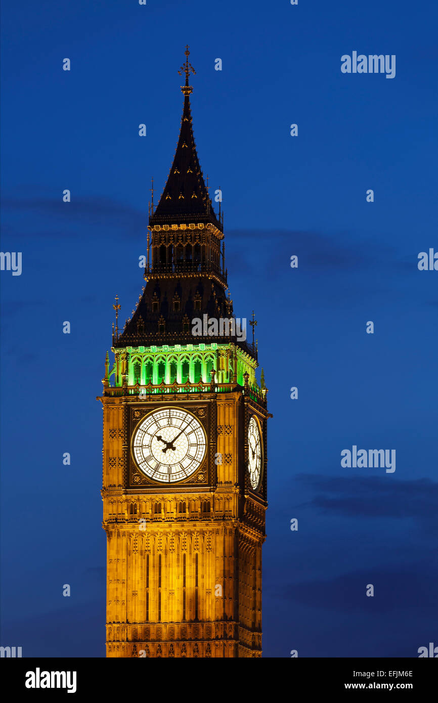 Torre del Big Ben orologio in serata a Londra, Inghilterra Foto Stock